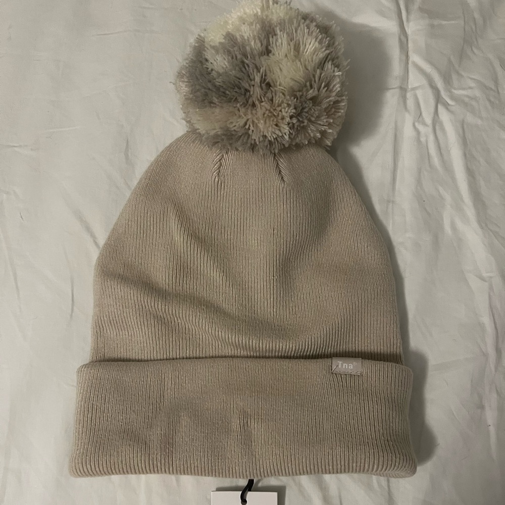 Aritzia TNA Gray Beanie NWT